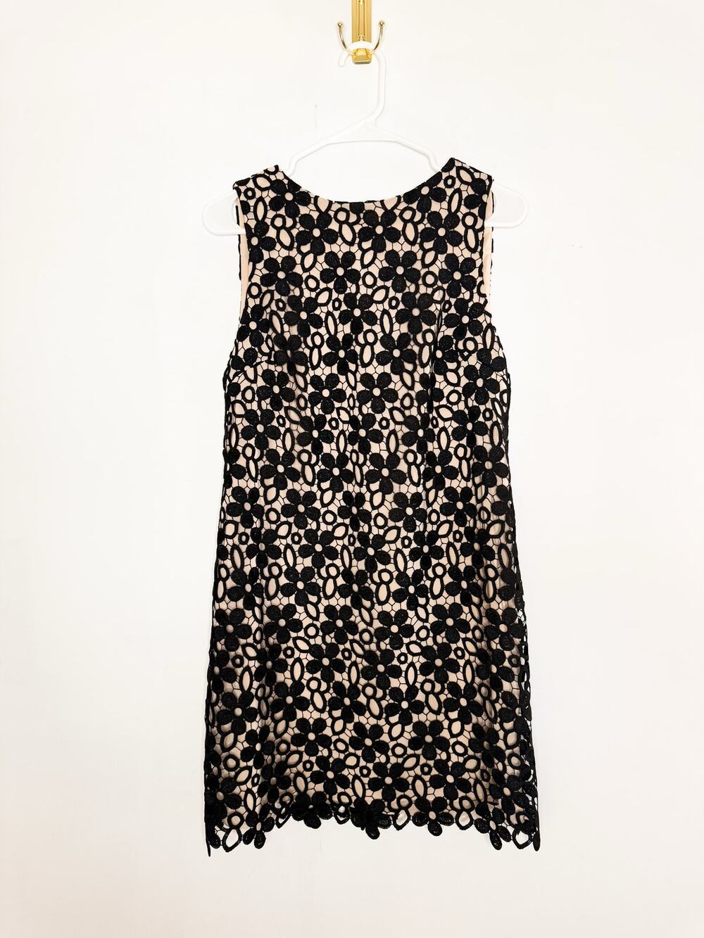 Alice + Olivia Clyde Lace Shift Dress size 8